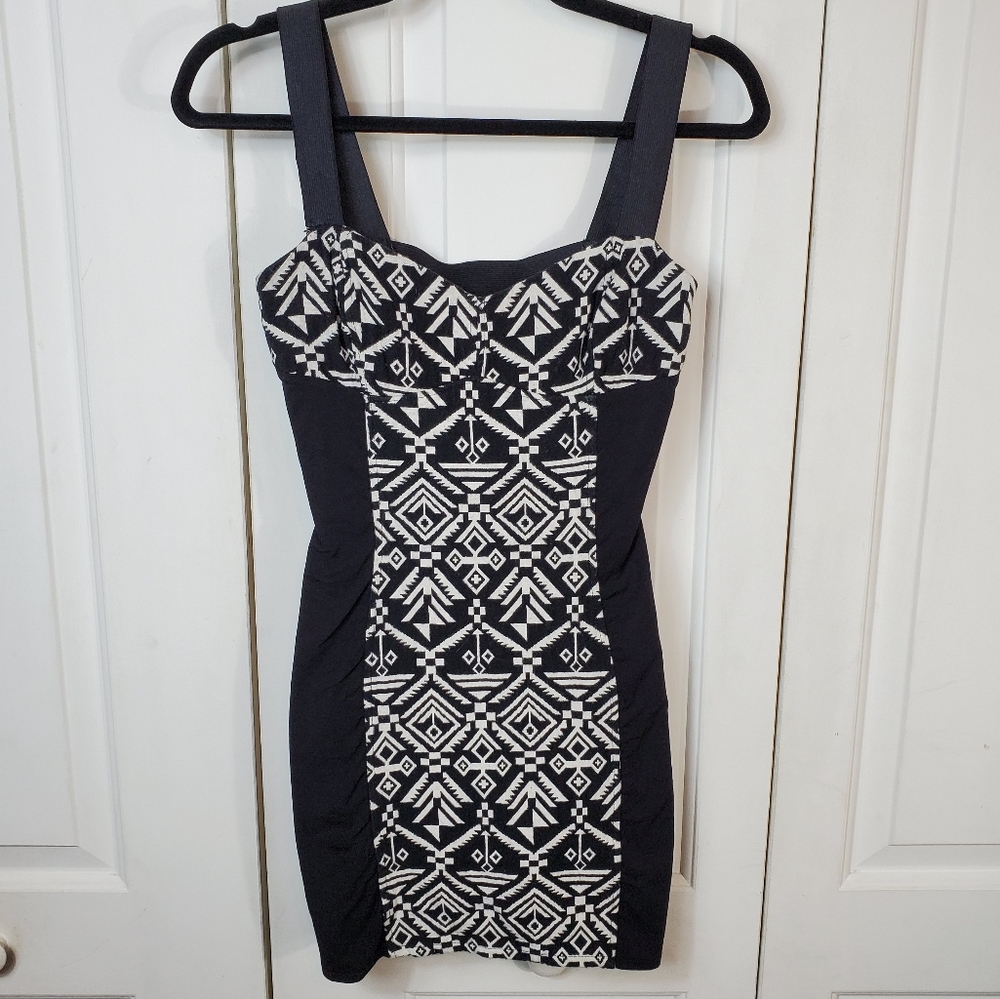 Divided size 8 black and white dress